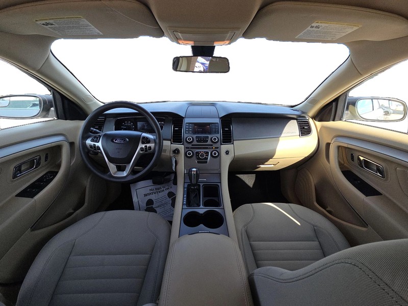 Ford Taurus Vehicle Full-screen Gallery Image 14