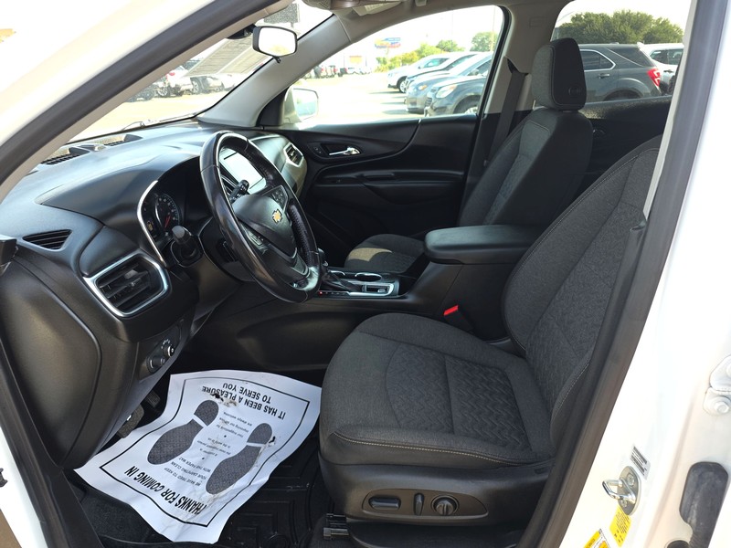 Chevrolet Equinox Vehicle Full-screen Gallery Image 9