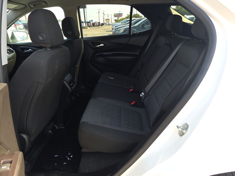Chevrolet Equinox Vehicle Full-screen Gallery Image 10