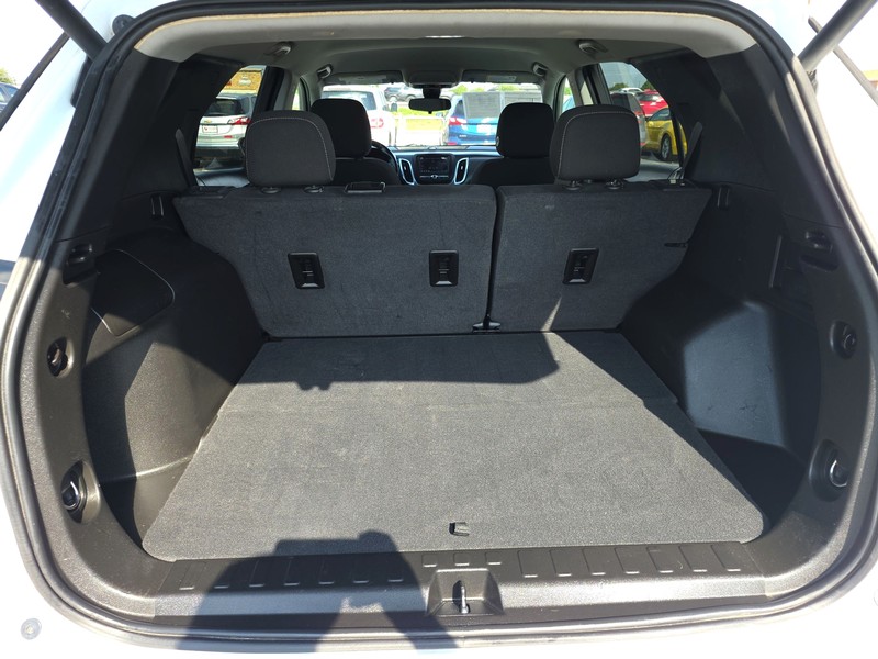 Chevrolet Equinox Vehicle Full-screen Gallery Image 11