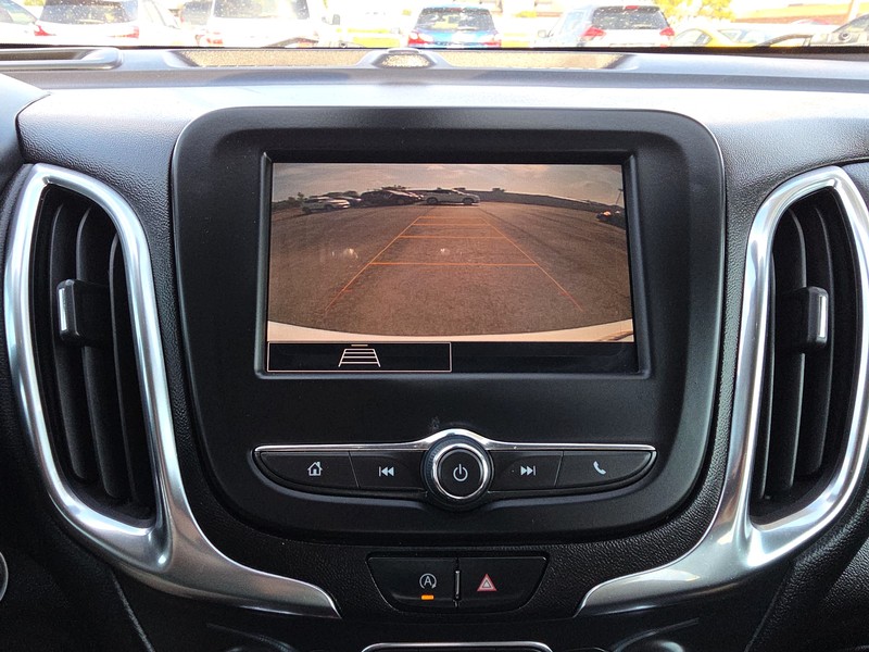 Chevrolet Equinox Vehicle Full-screen Gallery Image 17