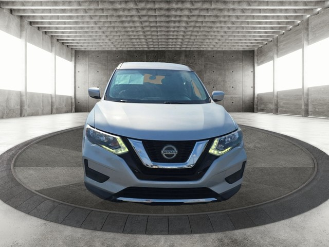 Nissan Rogue Vehicle Full-screen Gallery Image 03