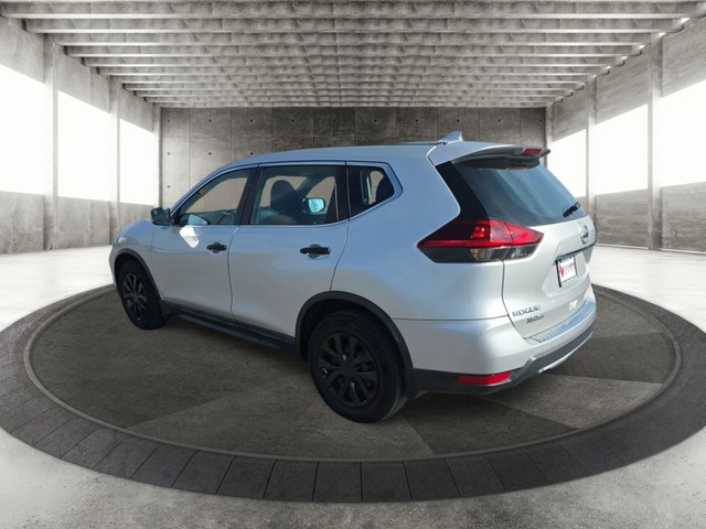 Nissan Rogue Vehicle Full-screen Gallery Image 08