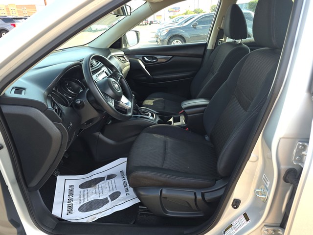 Nissan Rogue Vehicle Full-screen Gallery Image 09