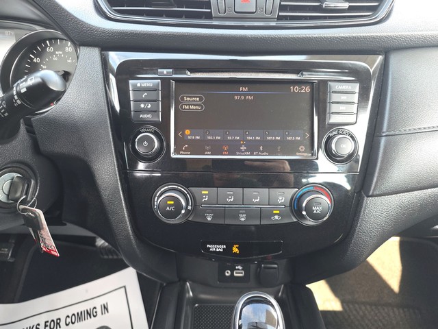Nissan Rogue Vehicle Full-screen Gallery Image 12