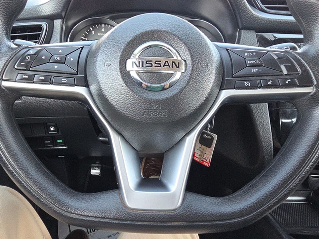 Nissan Rogue Vehicle Full-screen Gallery Image 14