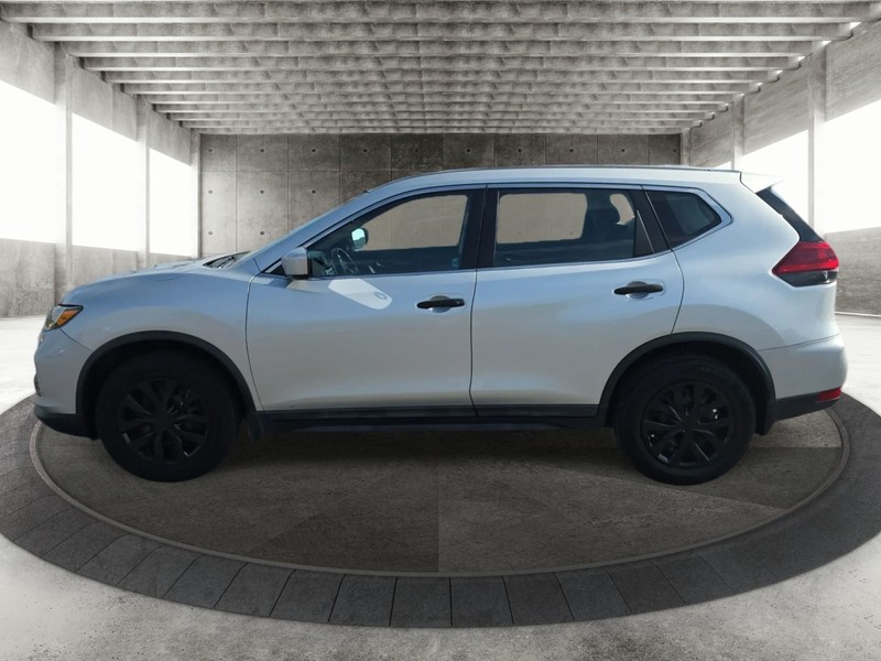 Nissan Rogue Vehicle Full-screen Gallery Image 5