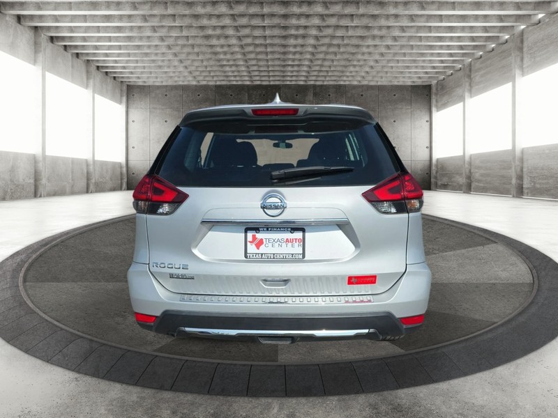 Nissan Rogue Vehicle Full-screen Gallery Image 6
