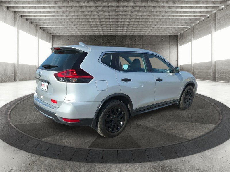Nissan Rogue Vehicle Full-screen Gallery Image 7