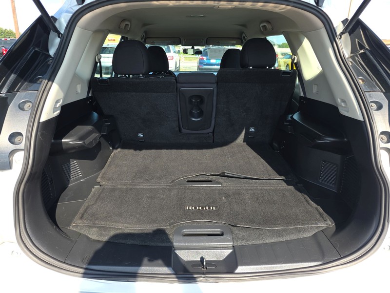 Nissan Rogue Vehicle Full-screen Gallery Image 11