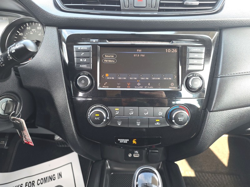 Nissan Rogue Vehicle Full-screen Gallery Image 12