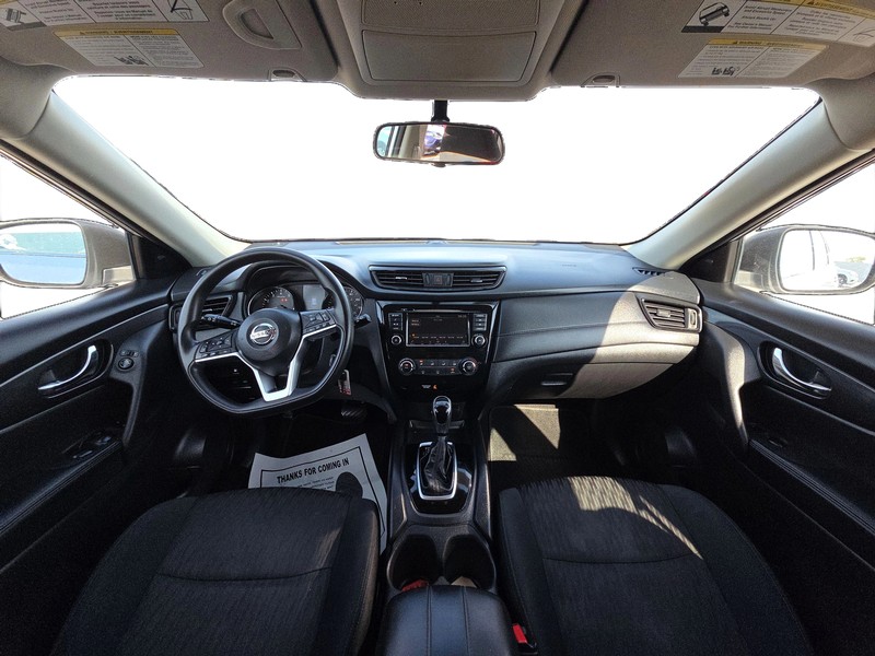 Nissan Rogue Vehicle Full-screen Gallery Image 15