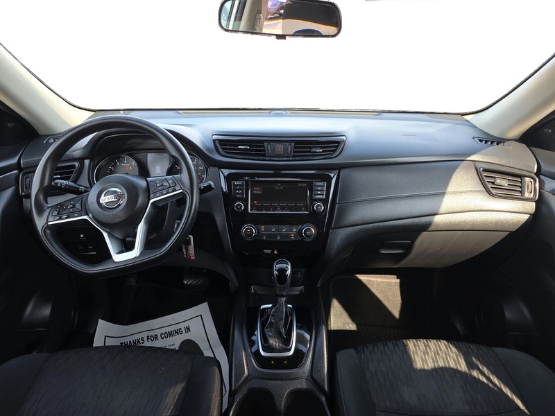 Nissan Rogue Vehicle Full-screen Gallery Image 16