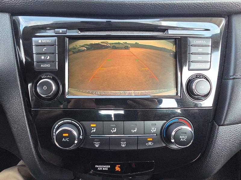 Nissan Rogue Vehicle Full-screen Gallery Image 17