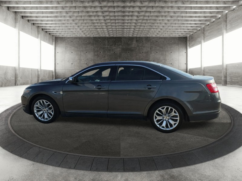 Ford Taurus Vehicle Full-screen Gallery Image 5