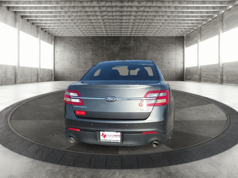Ford Taurus Vehicle Full-screen Gallery Image 6
