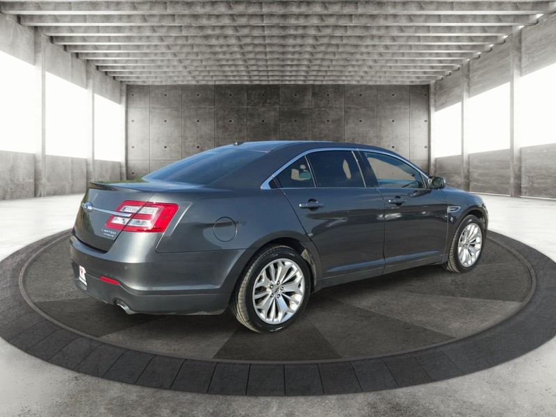 Ford Taurus Vehicle Full-screen Gallery Image 7