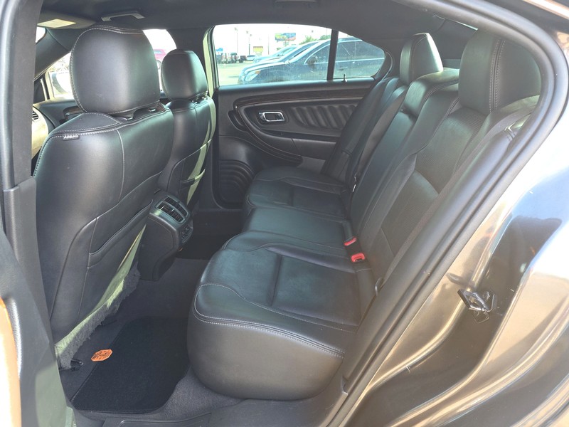 Ford Taurus Vehicle Full-screen Gallery Image 10