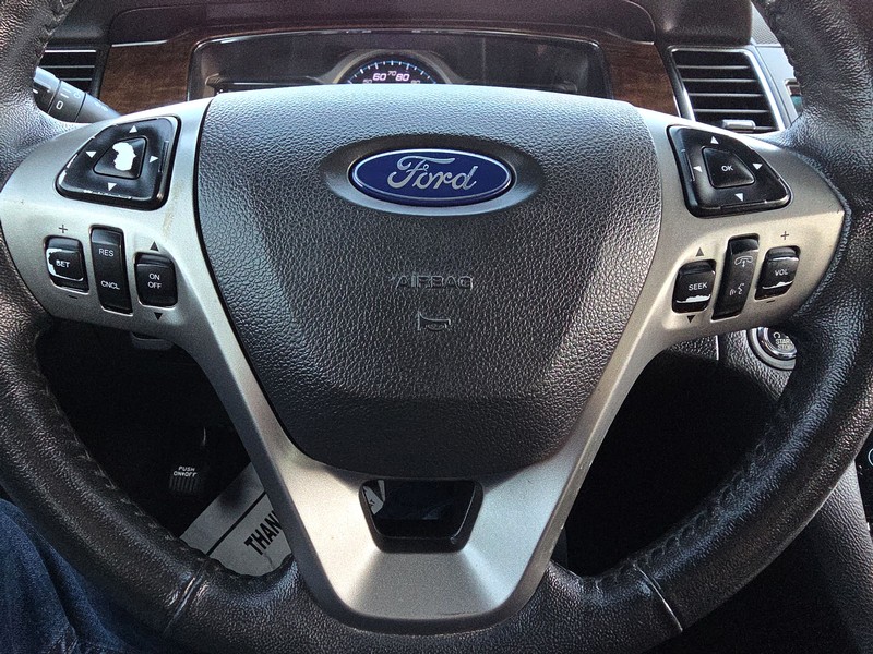 Ford Taurus Vehicle Full-screen Gallery Image 13