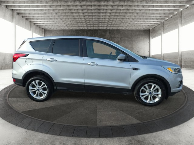 Ford Escape Vehicle Full-screen Gallery Image 04