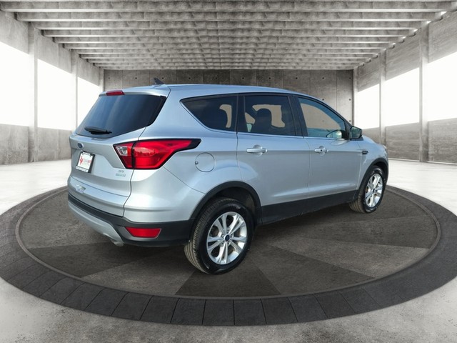 Ford Escape Vehicle Full-screen Gallery Image 07