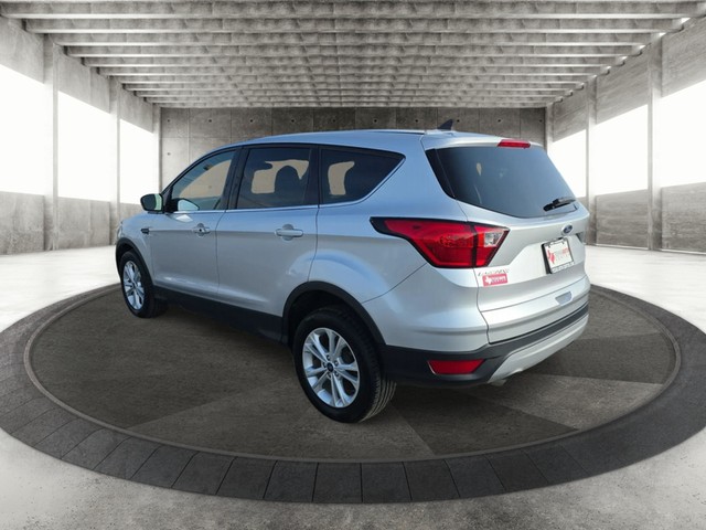 Ford Escape Vehicle Full-screen Gallery Image 08