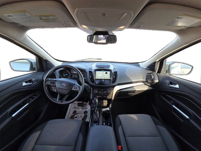 Ford Escape Vehicle Full-screen Gallery Image 15