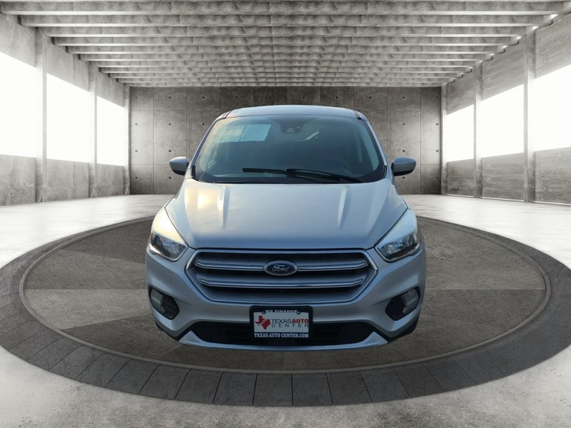 Ford Escape Vehicle Full-screen Gallery Image 3