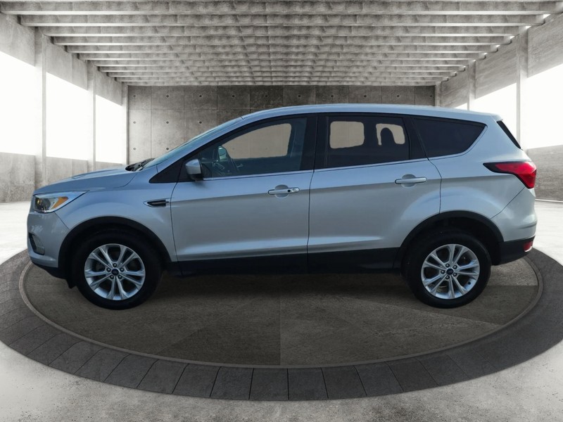 Ford Escape Vehicle Full-screen Gallery Image 5