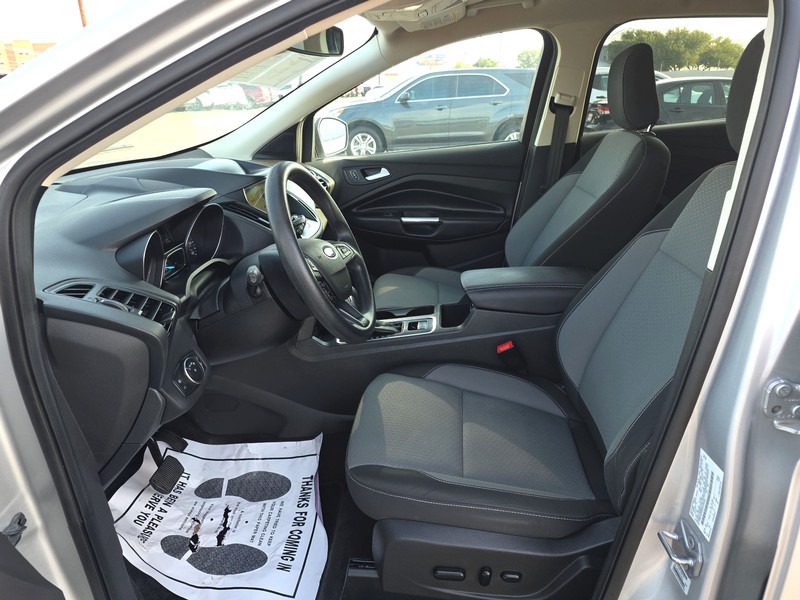 Ford Escape Vehicle Full-screen Gallery Image 9
