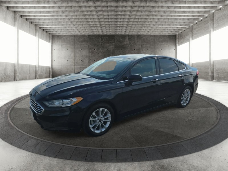 Ford Fusion Vehicle Full-screen Gallery Image 2