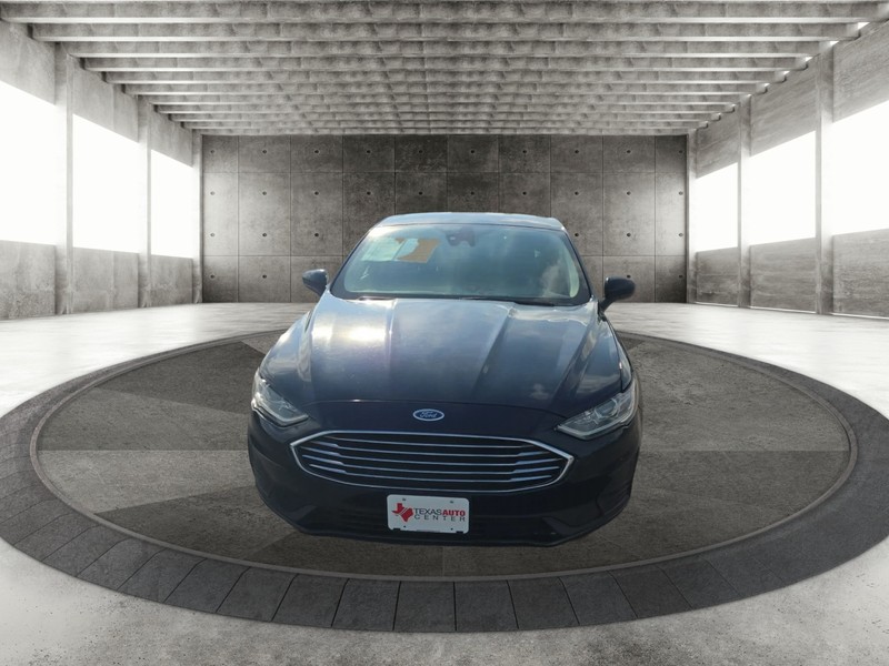 Ford Fusion Vehicle Full-screen Gallery Image 3