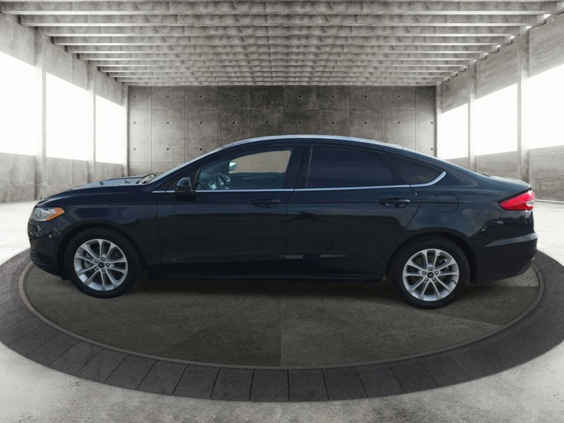 Ford Fusion Vehicle Full-screen Gallery Image 5