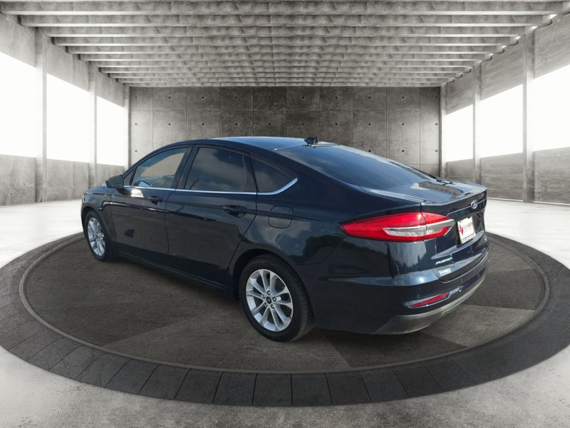 Ford Fusion Vehicle Full-screen Gallery Image 8