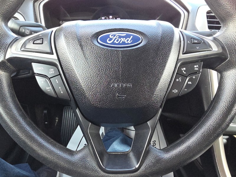 Ford Fusion Vehicle Full-screen Gallery Image 13