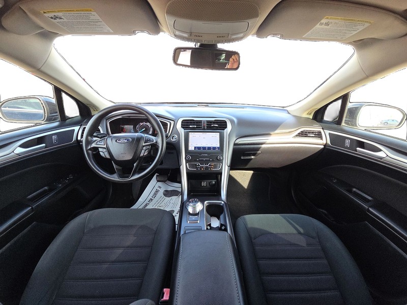 Ford Fusion Vehicle Full-screen Gallery Image 14