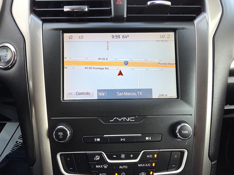 Ford Fusion Vehicle Full-screen Gallery Image 16