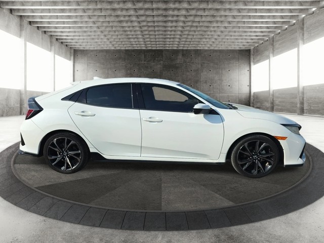 Honda Civic Hatchback Vehicle Full-screen Gallery Image 04