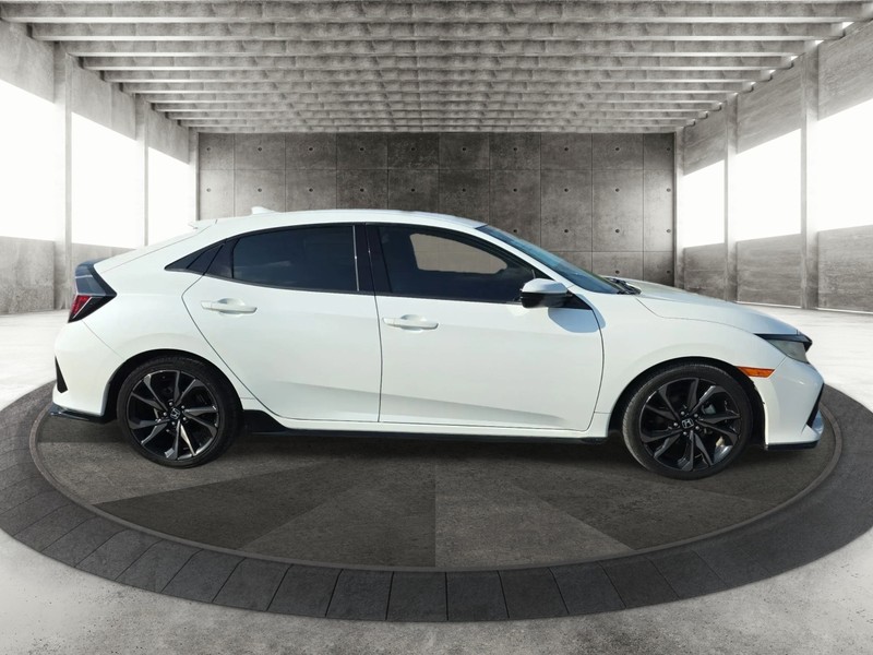 Honda Civic Hatchback Vehicle Full-screen Gallery Image 4