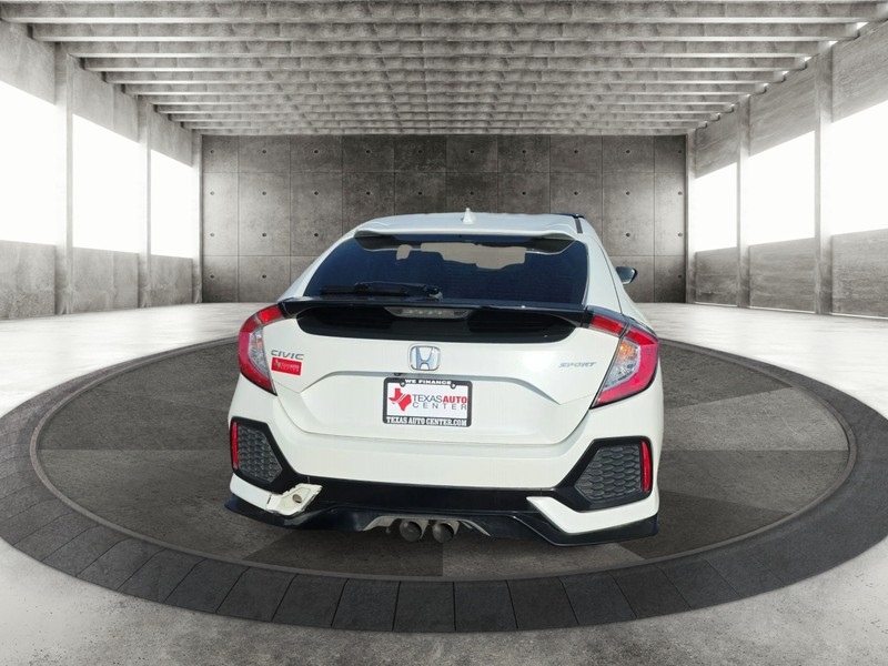 Honda Civic Hatchback Vehicle Full-screen Gallery Image 6