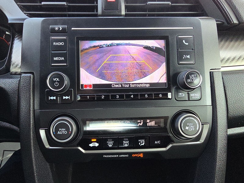 Honda Civic Hatchback Vehicle Full-screen Gallery Image 16