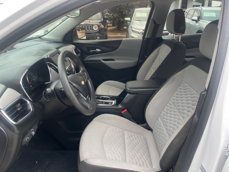 Chevrolet Equinox Vehicle Full-screen Gallery Image 9