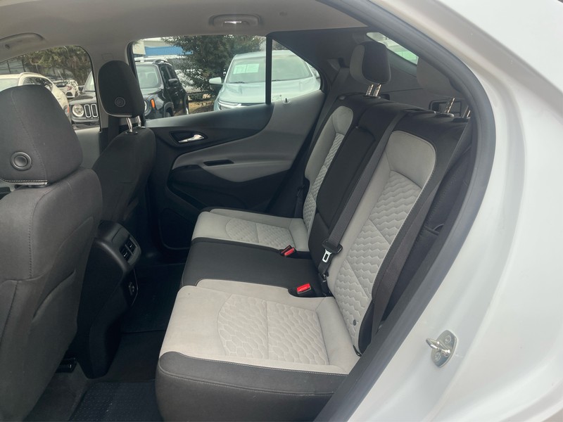 Chevrolet Equinox Vehicle Full-screen Gallery Image 10
