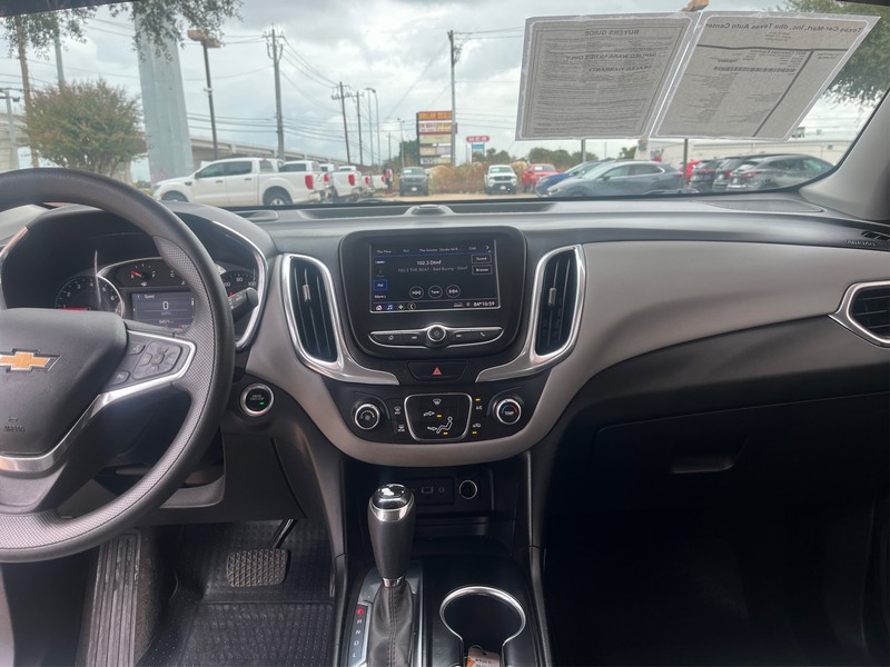 Chevrolet Equinox Vehicle Full-screen Gallery Image 12