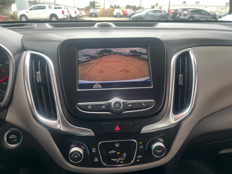 Chevrolet Equinox Vehicle Full-screen Gallery Image 17
