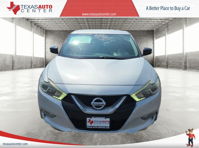 Nissan Maxima Vehicle Full-screen Gallery Image 03