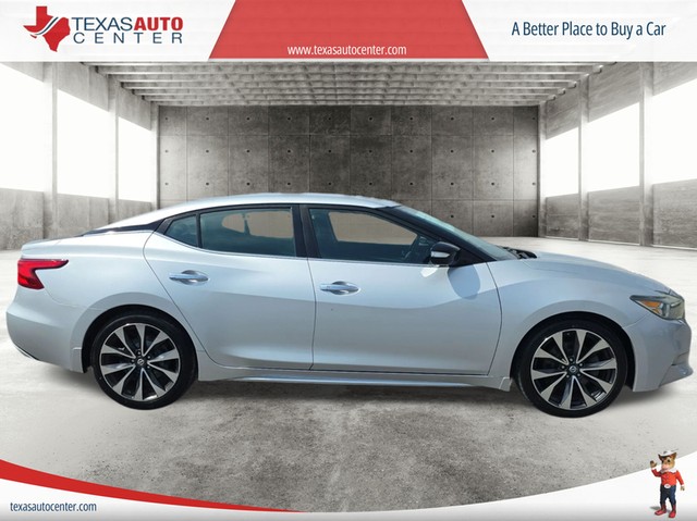 Nissan Maxima Vehicle Full-screen Gallery Image 04