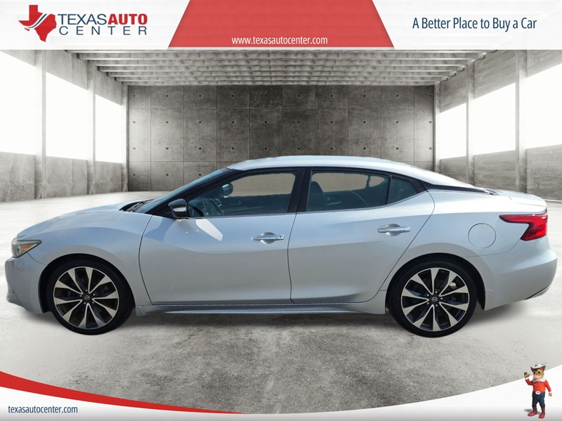 Nissan Maxima Vehicle Full-screen Gallery Image 5