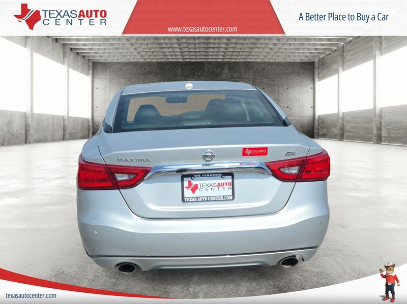 Nissan Maxima Vehicle Full-screen Gallery Image 6