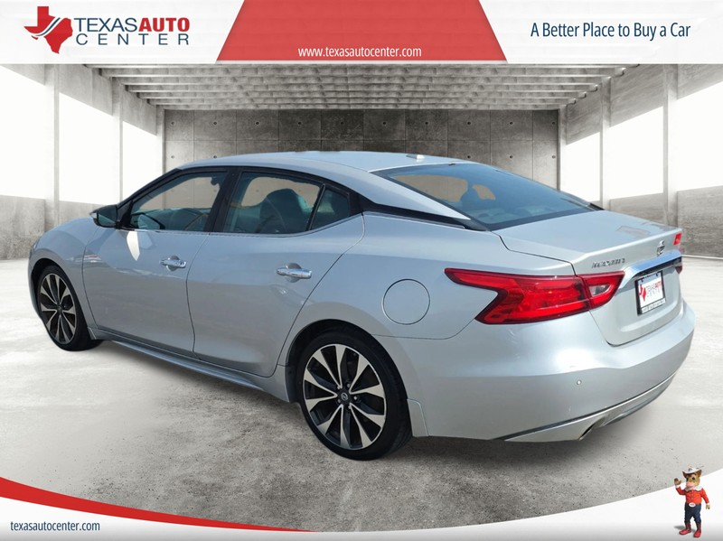Nissan Maxima Vehicle Full-screen Gallery Image 8